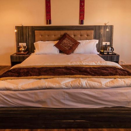 Hotel Sindhu Residency She Exterior foto
