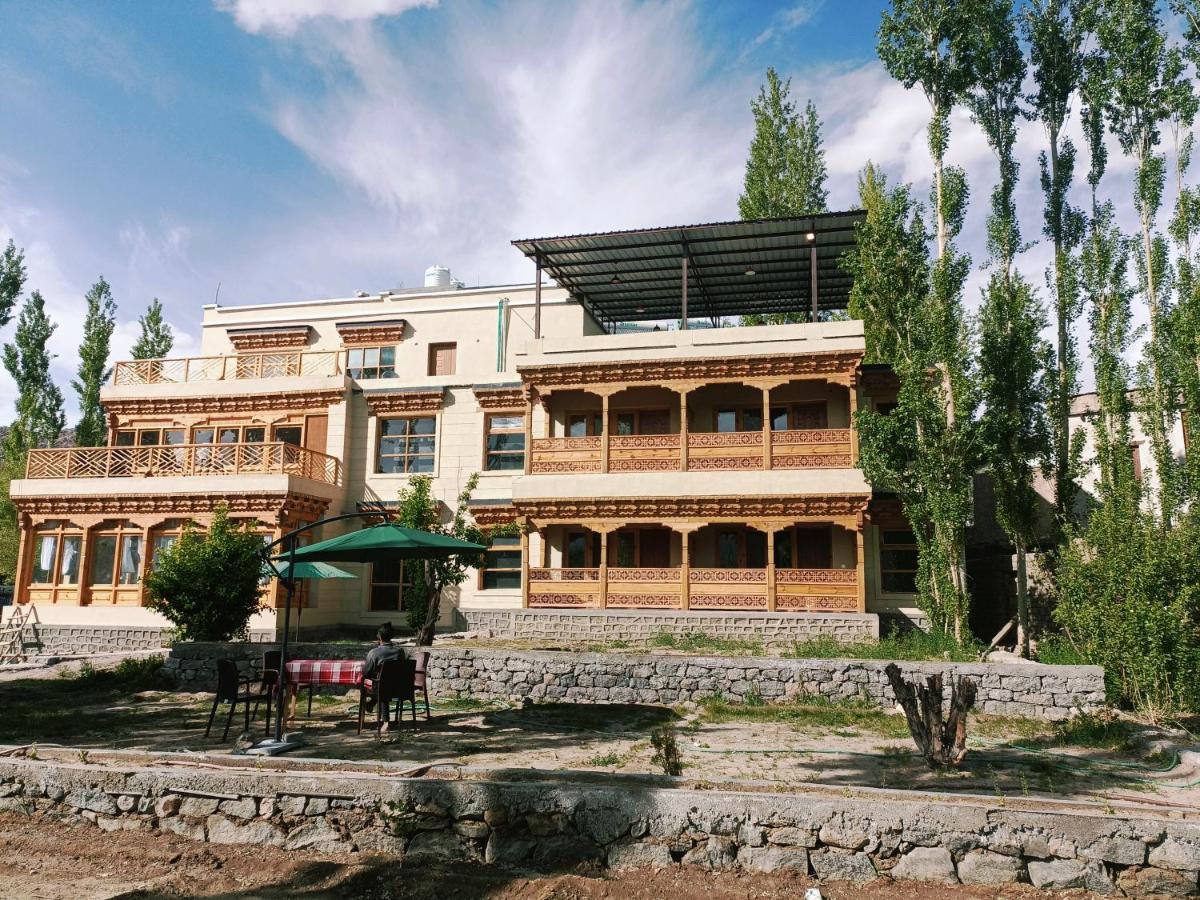 Hotel Sindhu Residency She Exterior foto